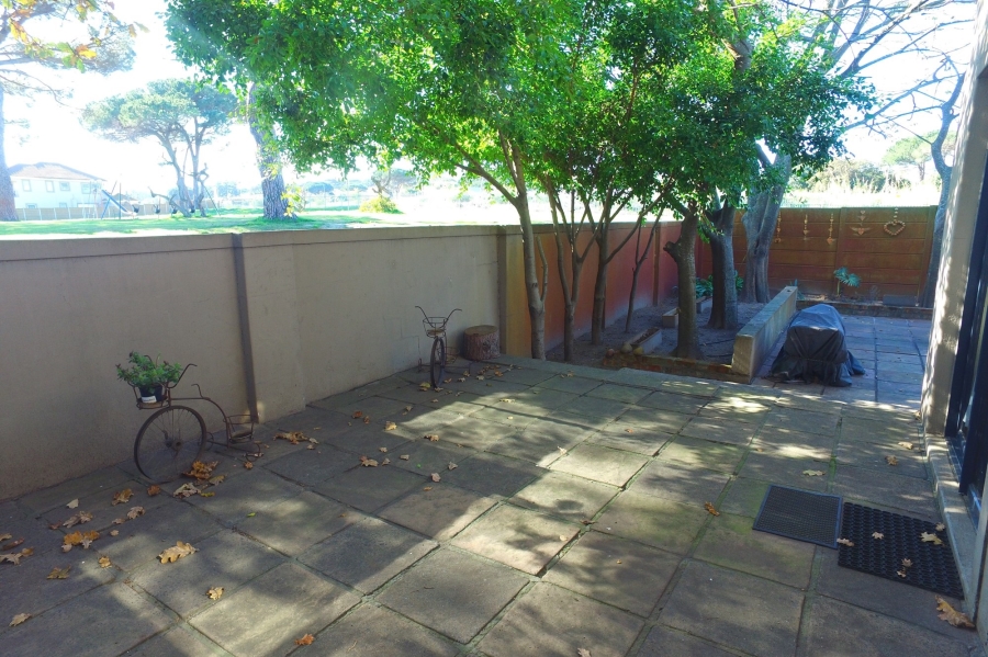 3 Bedroom Property for Sale in Eikenbosch Western Cape